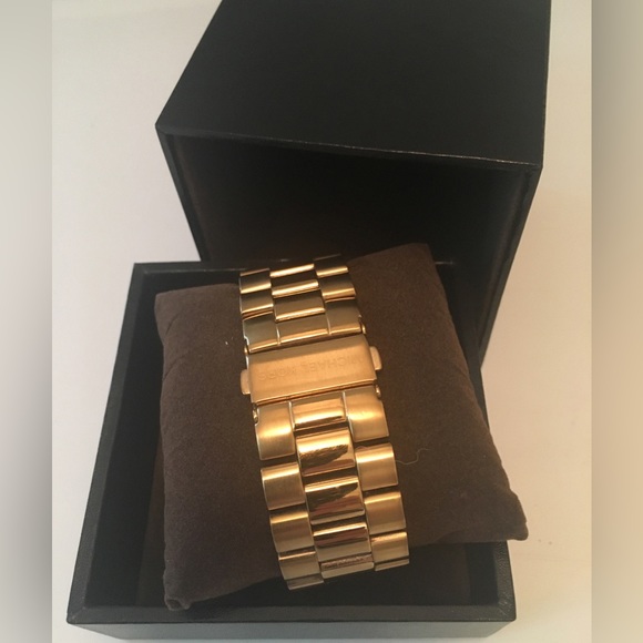 Michael Kors gold oversized runway watch - Picture 4 of 5